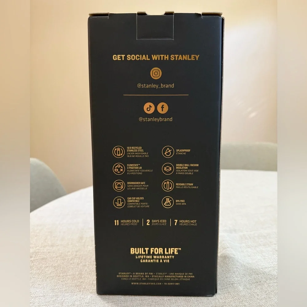 Stanley Navy and Gold Flowstate Tumbler with Straw 40 oz - Picture 10 of 10